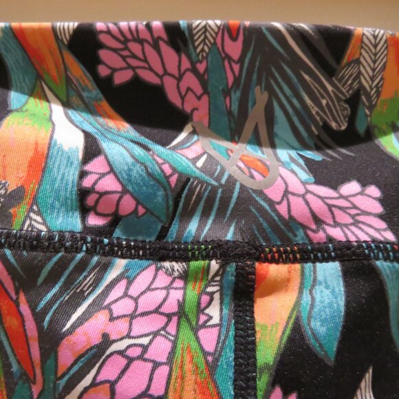 MINKPINK MOVE Tropical Leaf Print Bike Athleisure Gym Shorts Workout - Size M - Picture 12 of 13